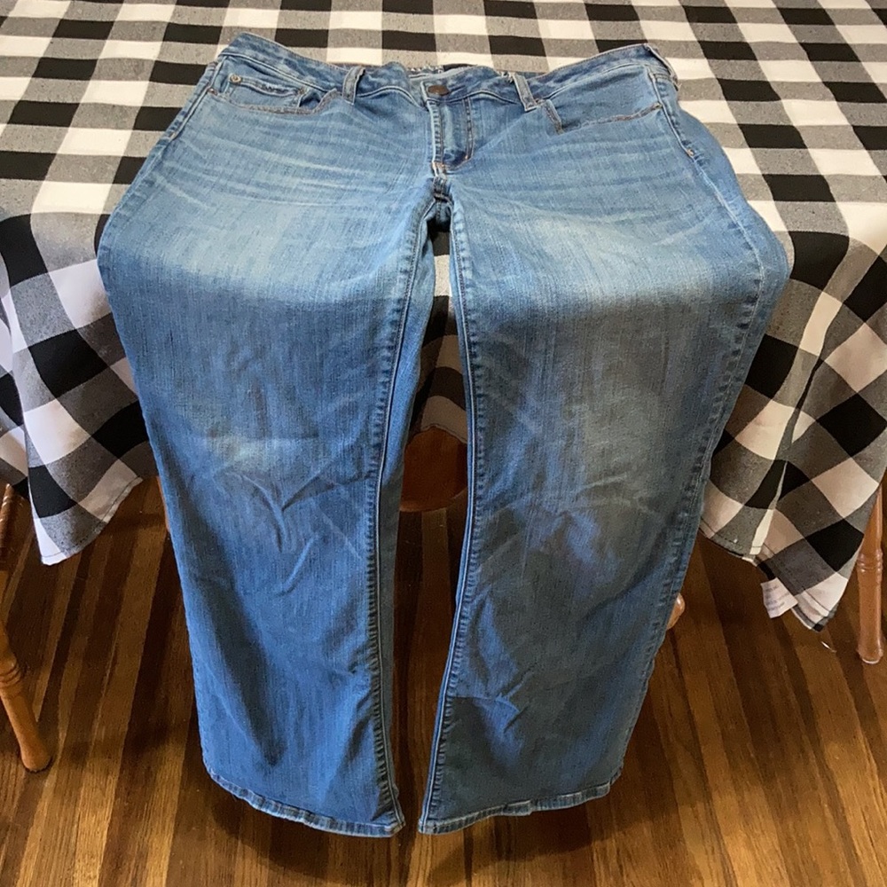 American Eagle Super Stretch Favorite Boyfriend Jeans Size 16 x 32 Light Flare